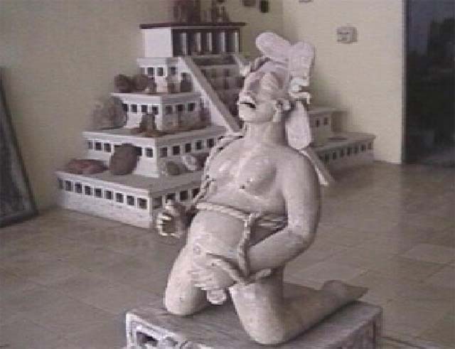 Escultura de Mujer Pariendo